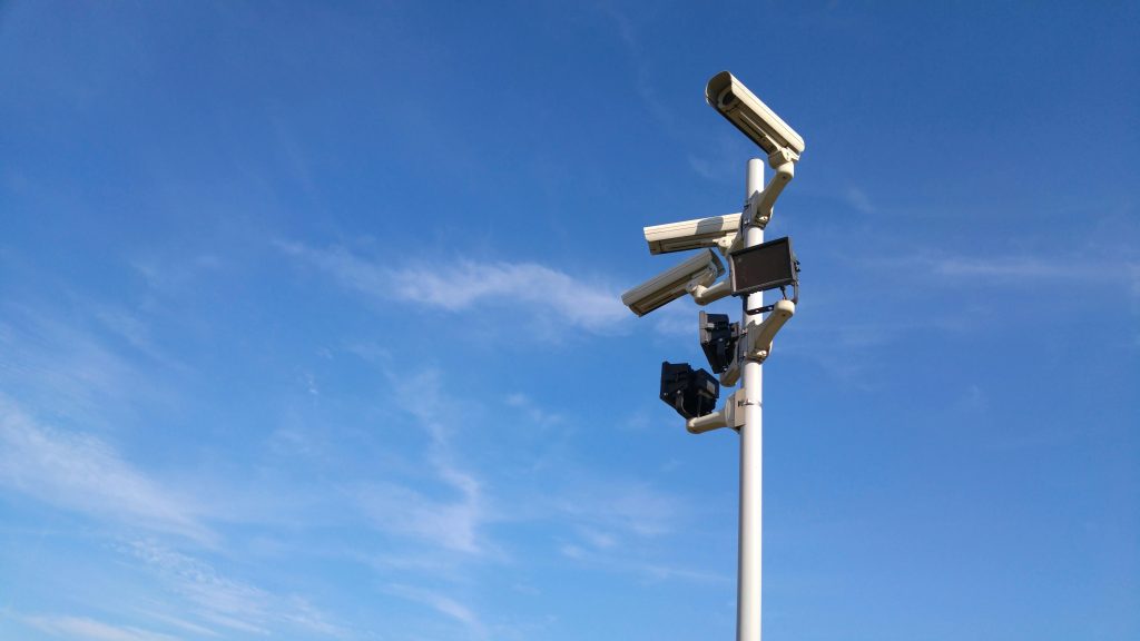 Professionele beveiliger aan het werk, representatief voor een carrière in de beveiliging met verantwoordelijkheid en veiligh