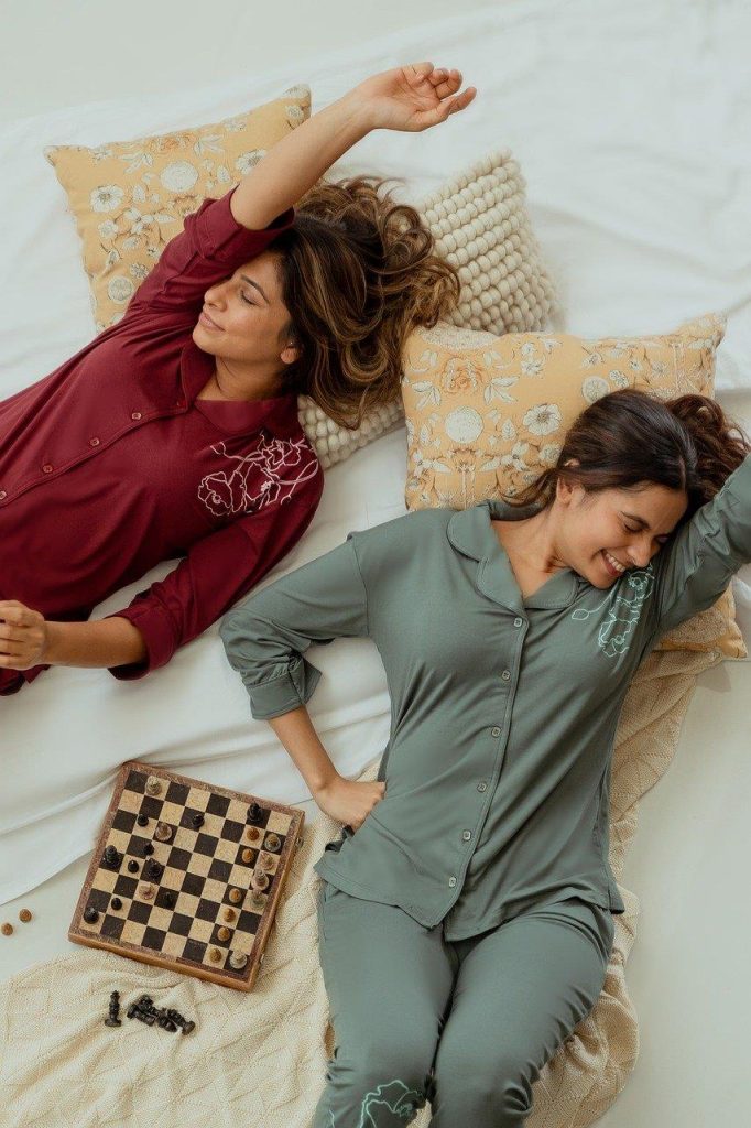 Comfortabele capri pyjama in modern design, gemaakt van zachte ademende stoffen voor een goede nachtrust